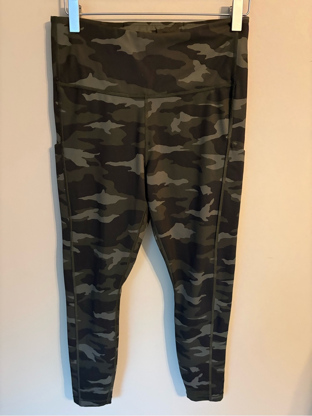 Athleta Ultimate 7/8 Tight Camo Green High Rise Compression Leggings | Women's S